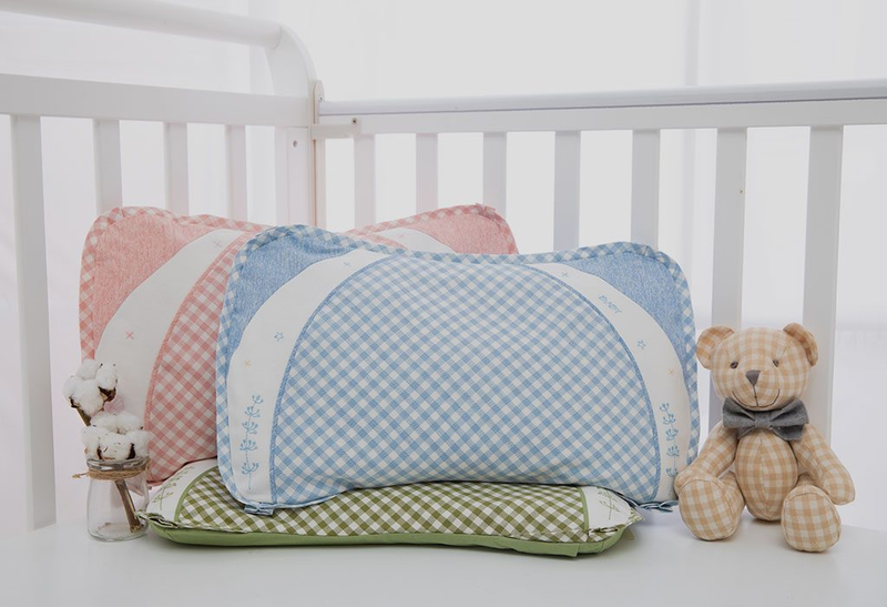 Illustration for article titled Should Babies Sleep Using Pillows?